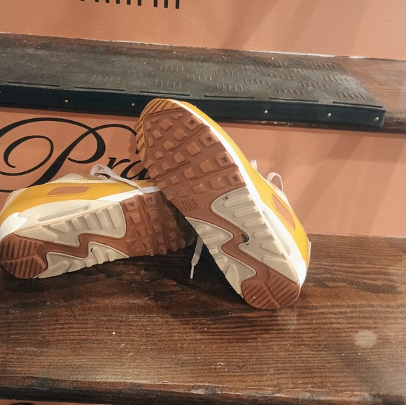 Nike Air Max Sneakers; White, Carmel and Tan. Barely Worn - Picture 7 of 8